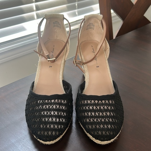 In Every Story Penningtons Wide Wedge Shoes Lace Mesh Toe Size 9 W - Picture 4 of 15